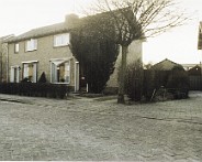foto In de Jaren 80 zijn Dora en Harrie Brouwer verhuisd naar een huis in Leusden. Het adres was Ansfriduslaan 34 te Leusen. Ik heb nog wel een foto gemaakt destijds...