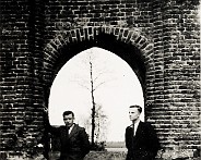 1941_De_oude_toren_van_Stiphout Links Henk, Rechs Wim foto gemaakt bij de oude toren in Stiphout